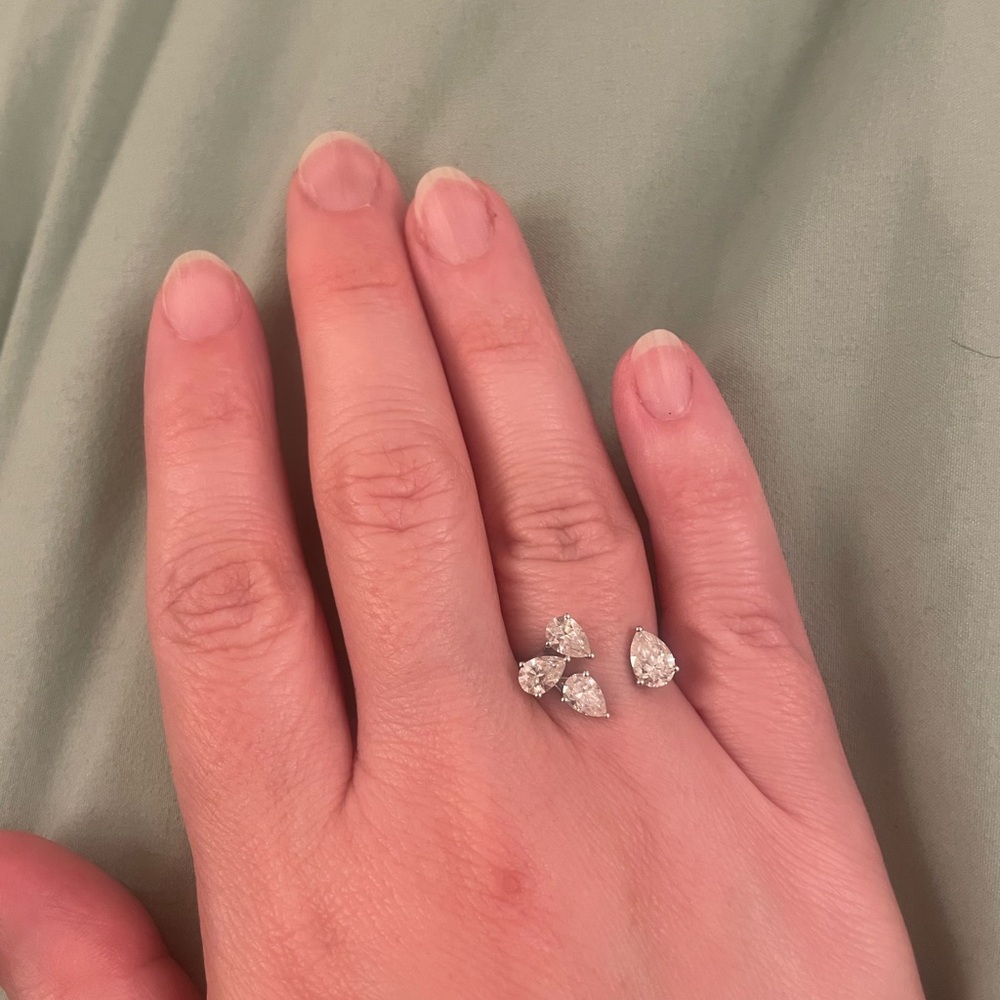 Elegant Teardrop Ring